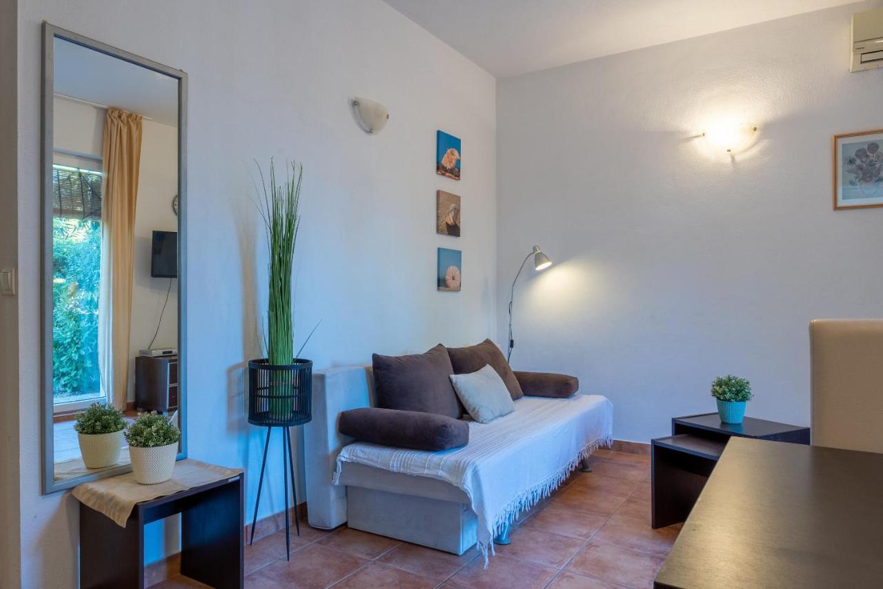 Apartments Jele Zavala Exterior photo