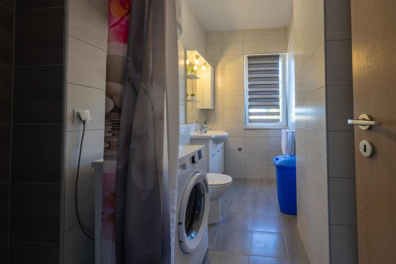 Apartments Jele Zavala Exterior photo