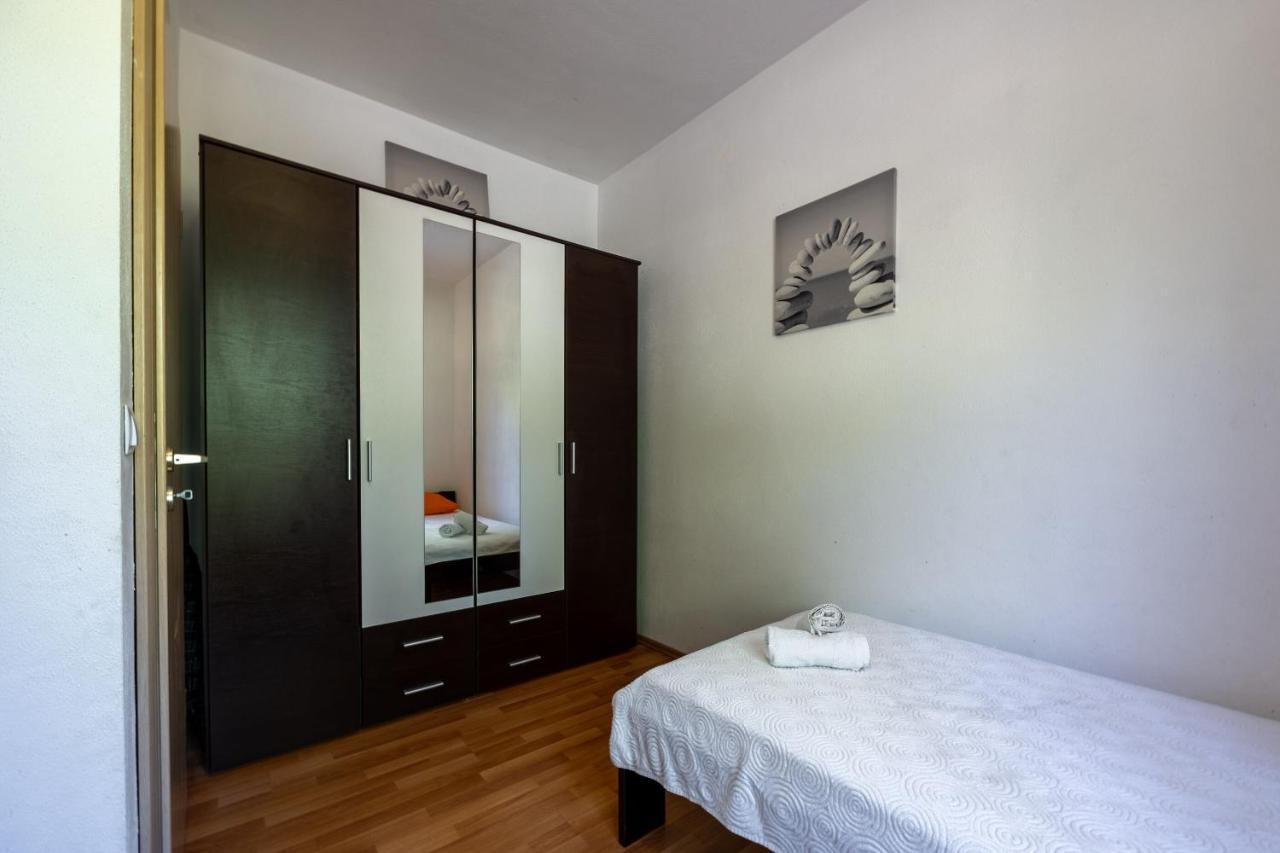 Apartments Jele Zavala Exterior photo